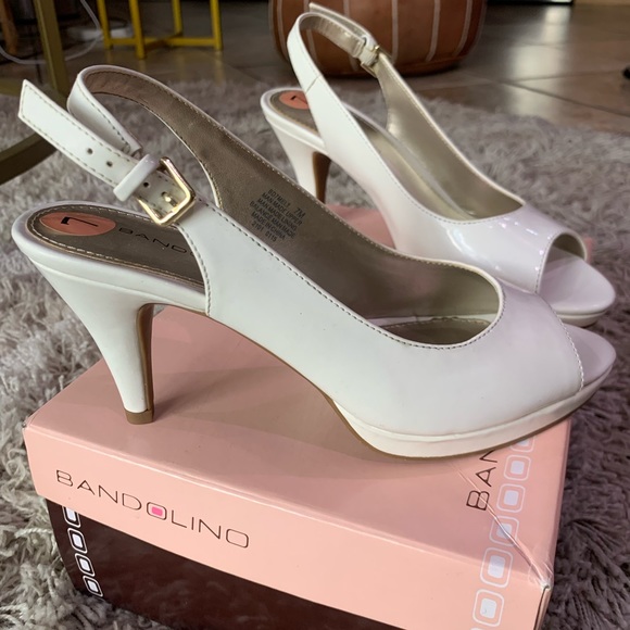 New With Box - Size 7 White Heels - Brand Bandolino - Picture 2 of 3